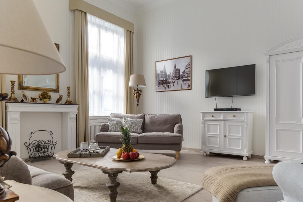 Chestnut & Eliza Suites Будапеща Стая снимка