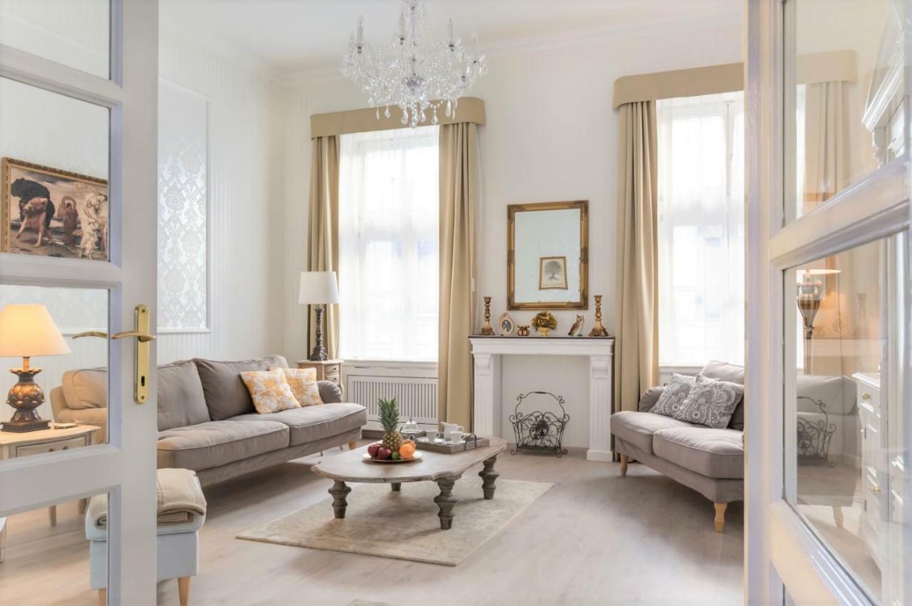Chestnut & Eliza Suites Будапеща Екстериор снимка