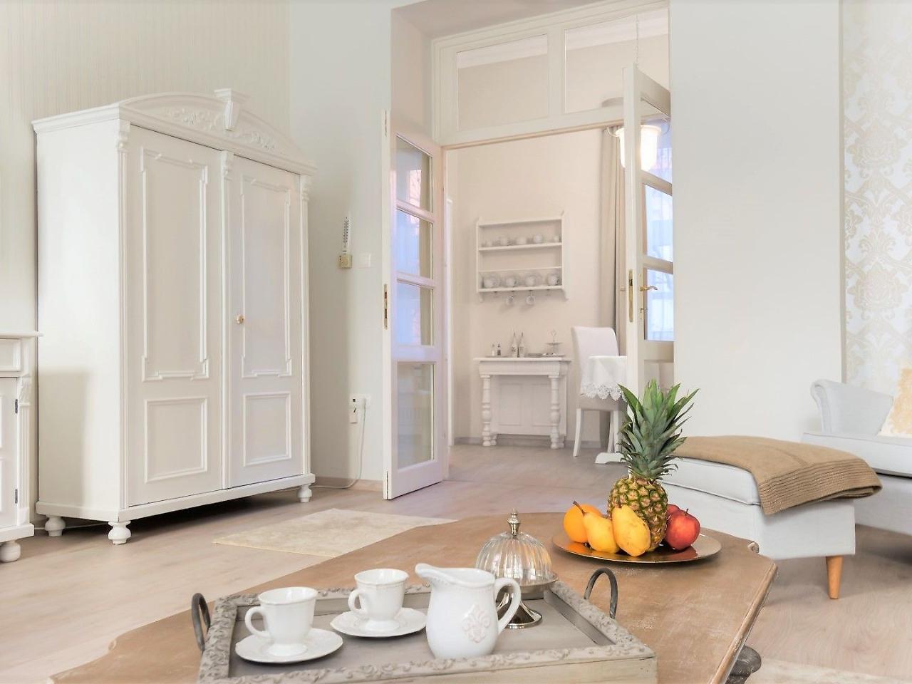 Chestnut & Eliza Suites Будапеща Екстериор снимка