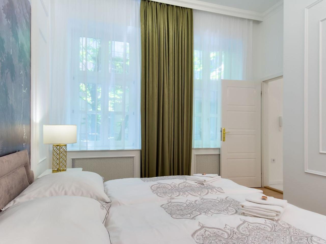 Chestnut & Eliza Suites Будапеща Екстериор снимка
