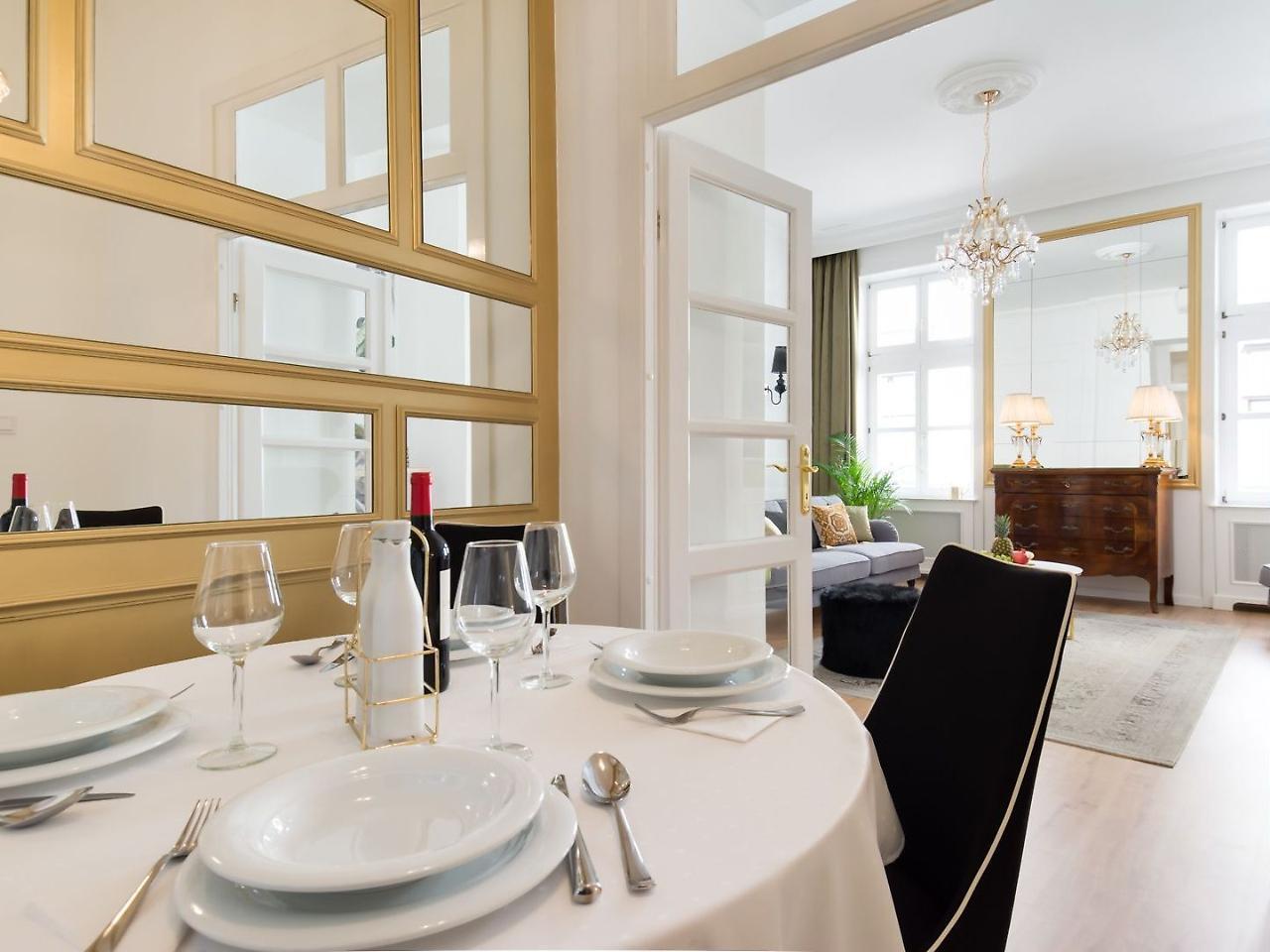 Chestnut & Eliza Suites Будапеща Екстериор снимка